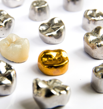 数種類ある被せ物の実物